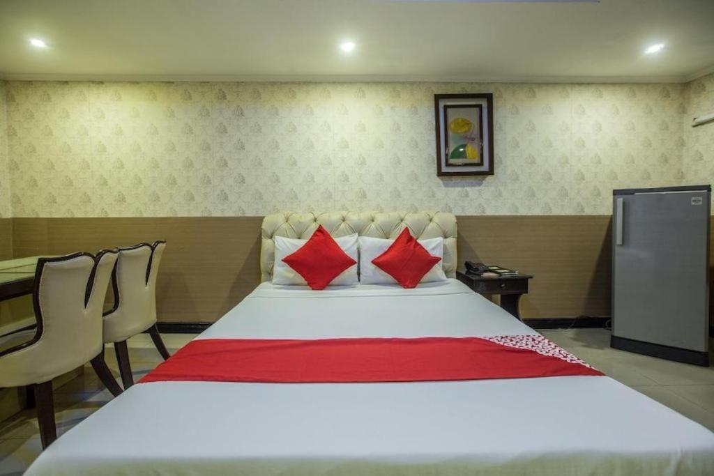 Oyo 700 Pj Inn Hotel Angeles Exterior photo